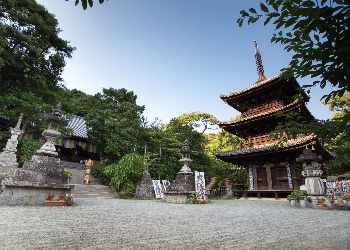 Grounds of Ishiteji temple
